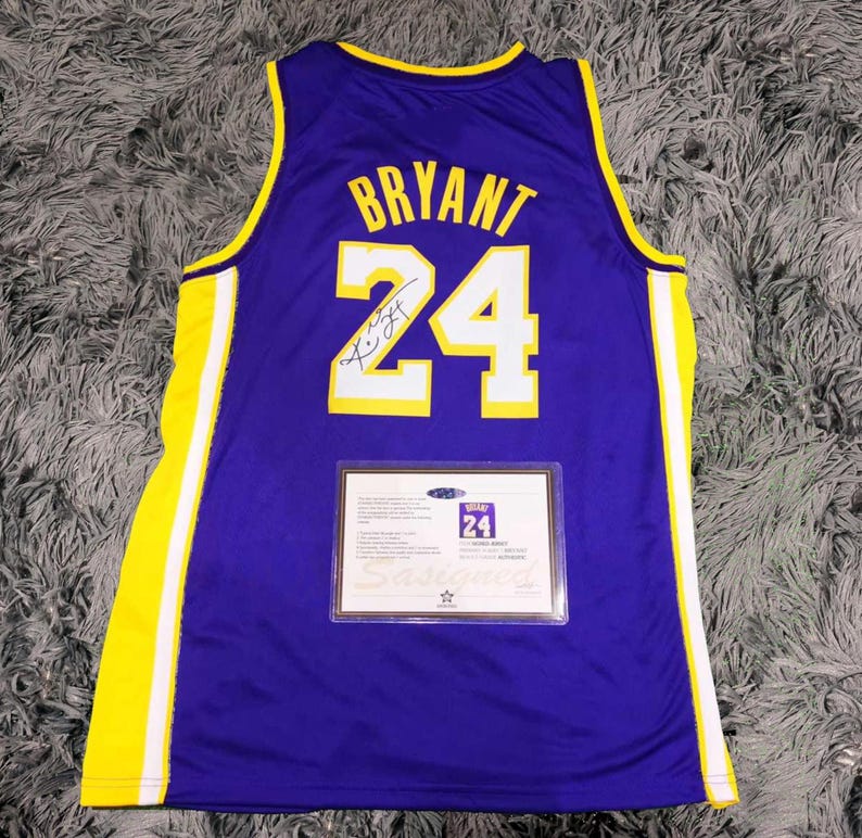 Kobe Bryant SIGNED Los Angeles Lakers #24 Signature Jersey/Shirt - COA - 06/07