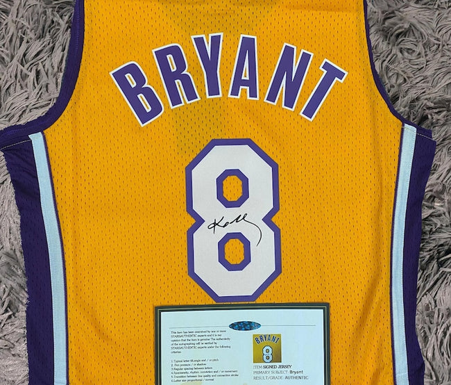 Kobe Bryant SIGNED Los Angeles Lakers #8 Signature Jersey/Shirt - COA - 00/01 Main Image